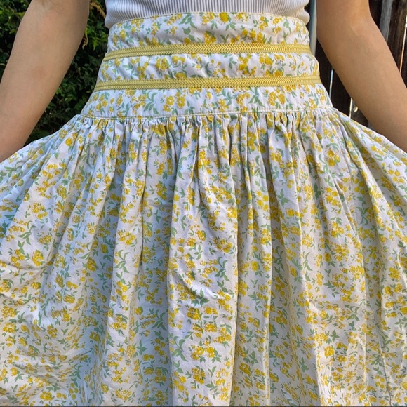 🚫SOLD🚫 Vintage Yellow Floral Prairie Skirt 🌼 - Picture 4 of 4